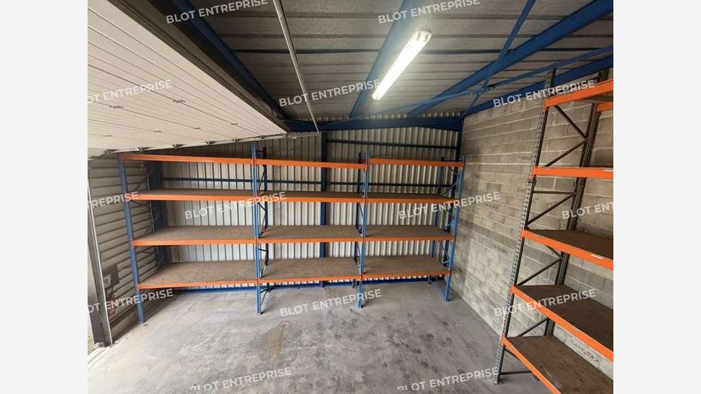 Locaux d'activités 196m² à Sainte-Pazanne