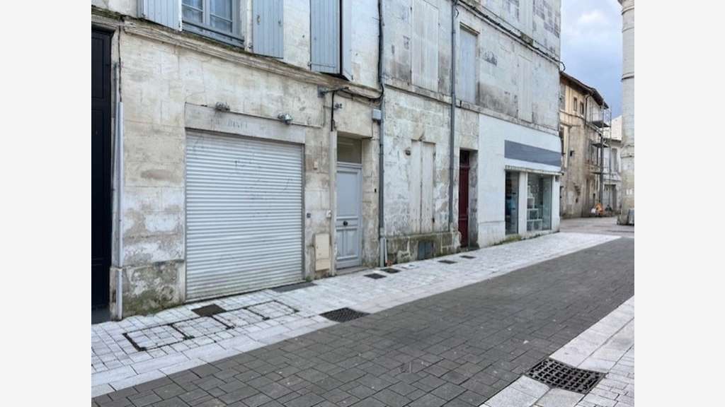 A vendre local commercial 16m² à Saintes