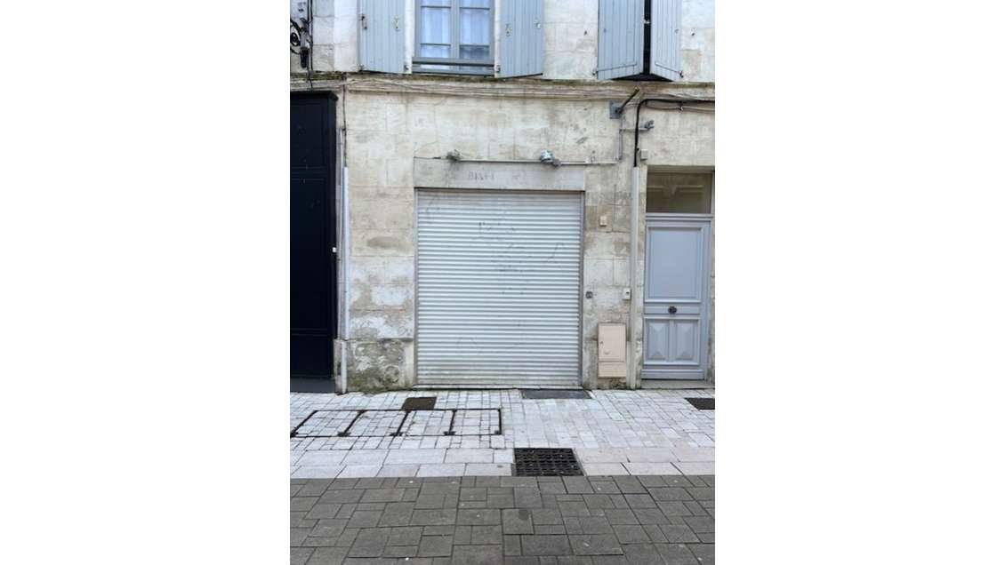 A vendre local commercial 16m² à Saintes
