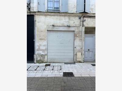A vendre local commercial 16m² à Saintes