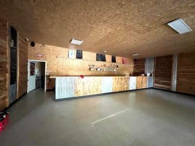 Entrepôts et bureaux à vendre proche de Saintes