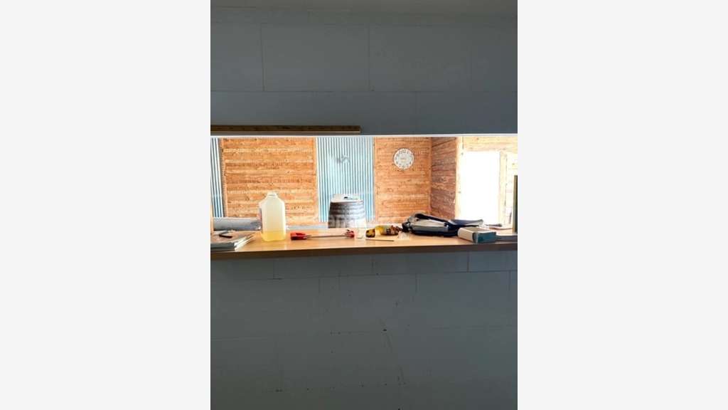 Entrepôts et bureaux à vendre proche de Saintes