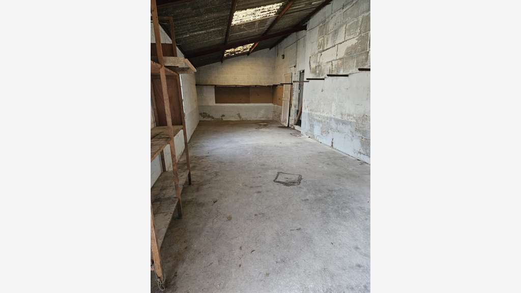 Vente garage 42m² sur Saintes Rive Droite