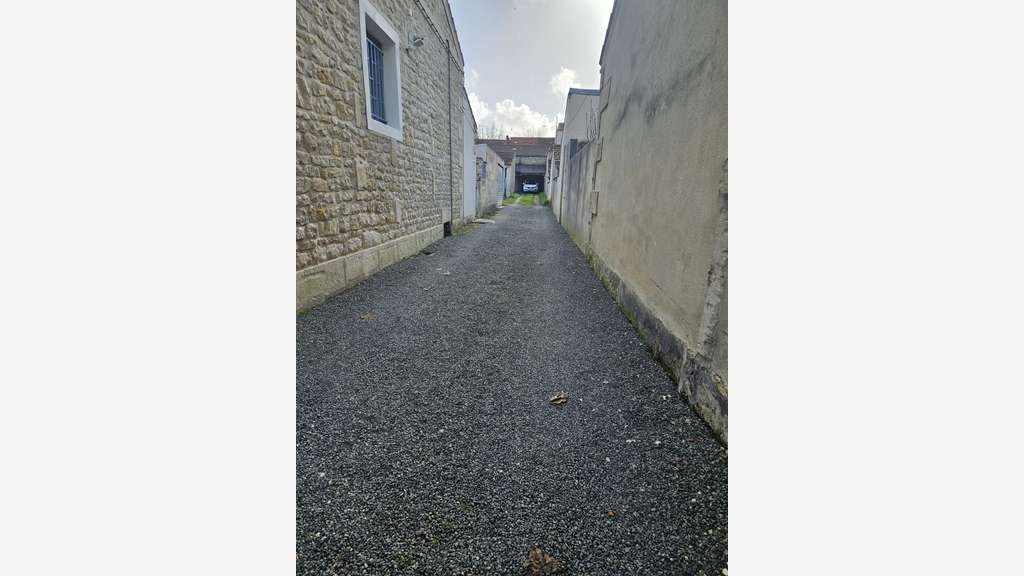 Garage 42 m² sur SAINTES Rive droite