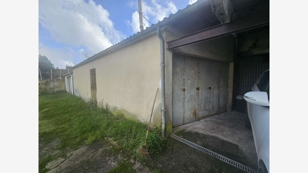 Vente garage 42m² sur Saintes Rive Droite