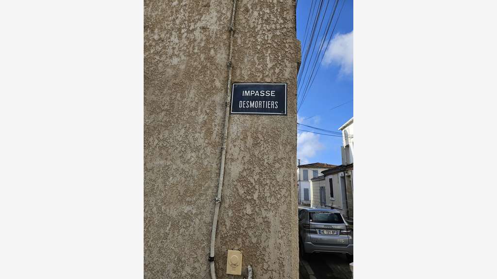 Vente garage 42m² sur Saintes Rive Droite