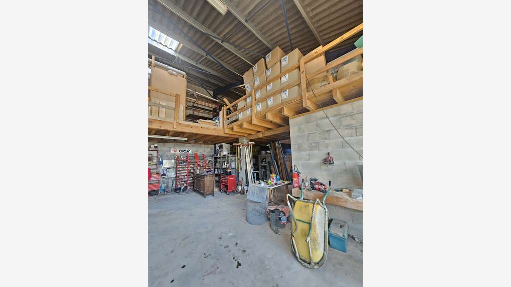 AV entrepôt de 480m² entre Saintes et Rochefort