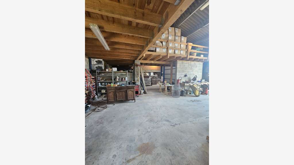 AV entrepôt de 480m² entre Saintes et Rochefort