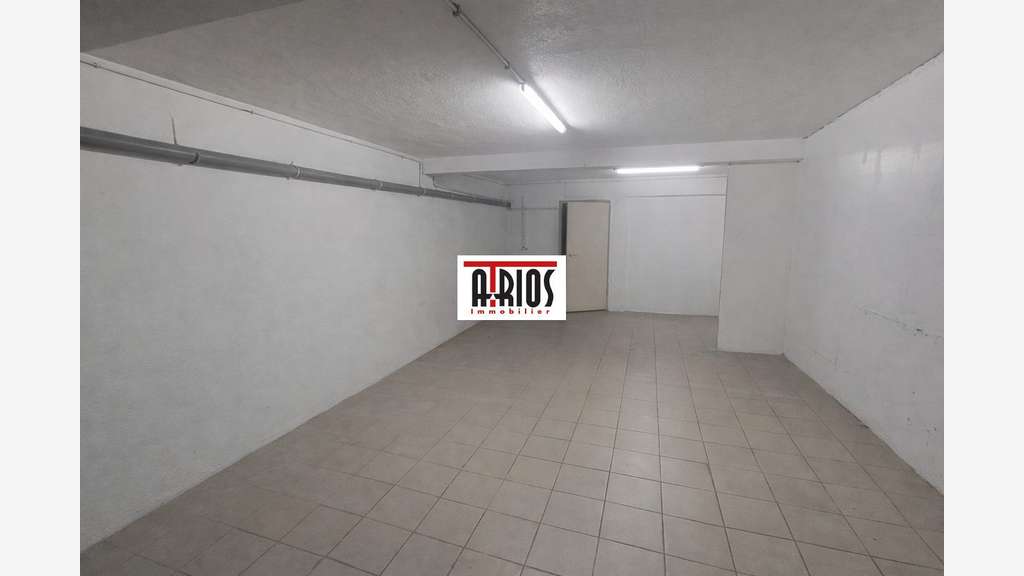 Local stockage 200m² à vendre à Sanary-sur-Mer