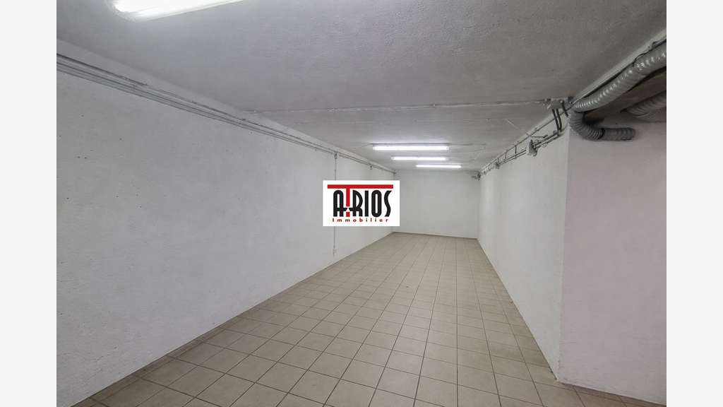 Local stockage 200m² à vendre à Sanary-sur-Mer