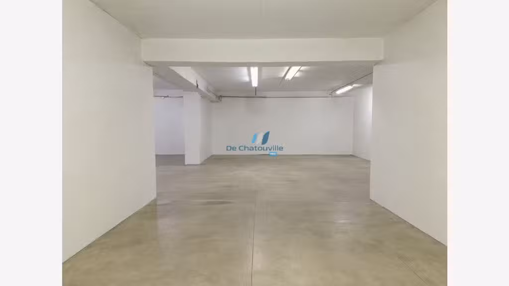 AV local pro espace stockage 200m² à Sanary/Mer
