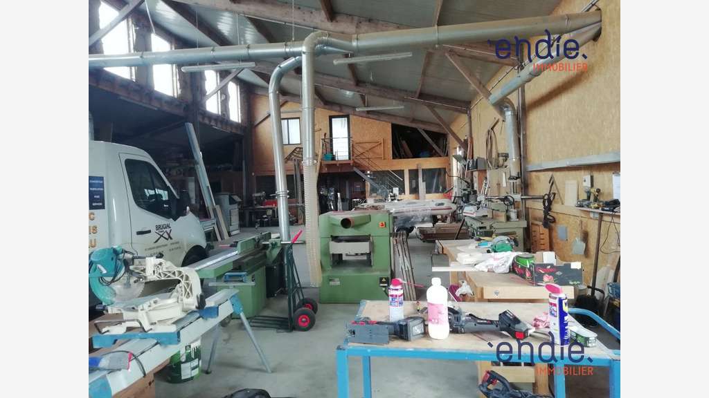 LOCAL ARTISANAL DE 524m² avec 2200 m² de terrain!!