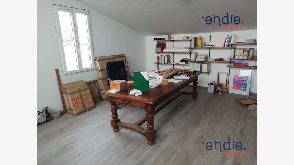 LOCAL ARTISANAL DE 524m² avec 2200 m² de terrain!!