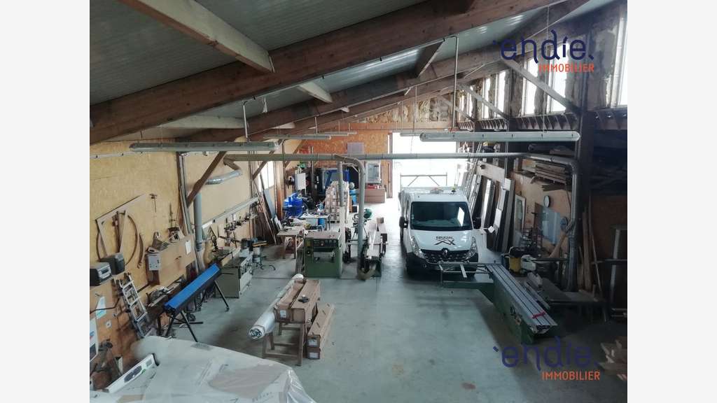 LOCAL ARTISANAL DE 524m² avec 2200 m² de terrain!!