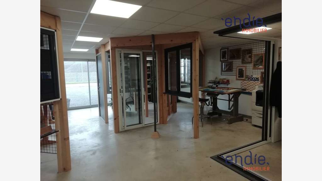 LOCAL ARTISANAL DE 524m² avec 2200 m² de terrain!!
