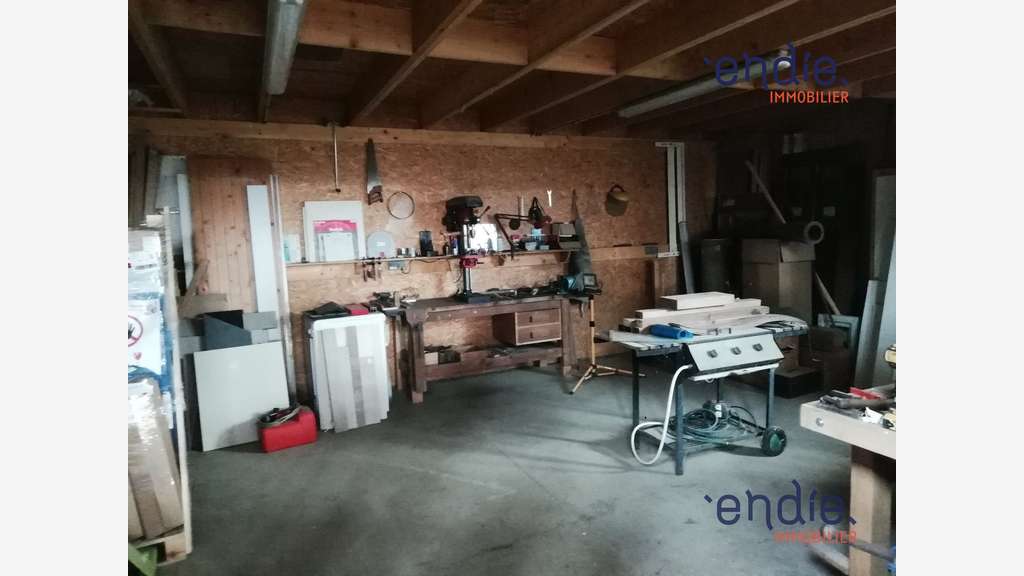 LOCAL ARTISANAL DE 524m² avec 2200 m² de terrain!!