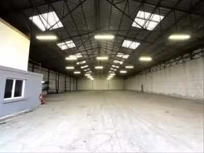 À vendre local d'activités 1237m² à Sandouville
