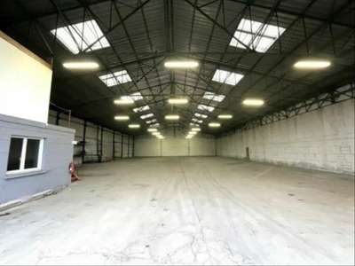 À vendre local d'activités 1237m² à Sandouville
