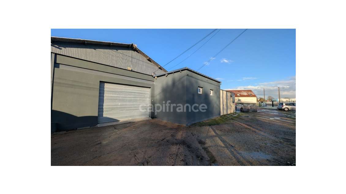 Local d'activité de 440m² à vendre à Sarceaux (61)
