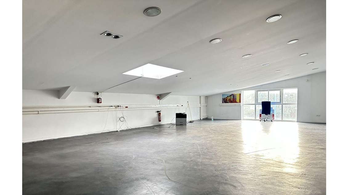 Local d'activités 197m² avec bureaux Sartrouville