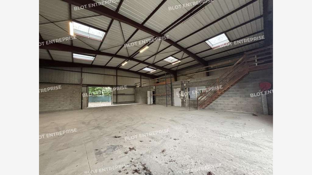 Locaux d'activités 480m² sur 1475m² à Sautron