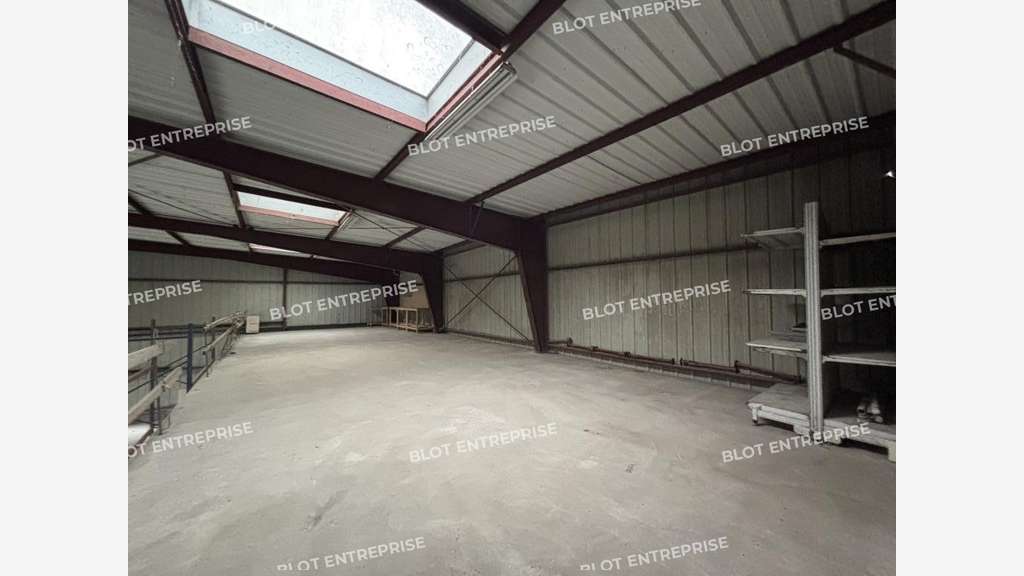 Locaux d'activités 480m² sur 1475m² à Sautron