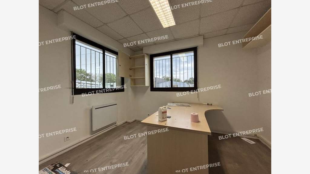 Locaux d'activités 480m² sur 1475m² à Sautron