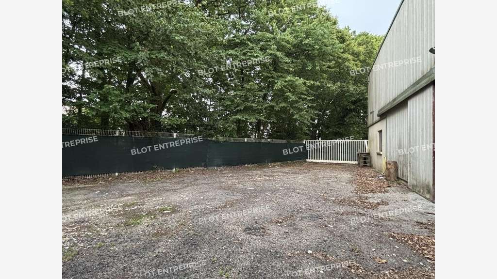 Locaux d'activités 480m² sur 1475m² à Sautron