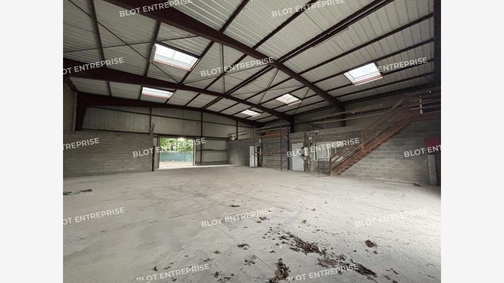 Locaux d'activités 480m² sur 1475m² à Sautron