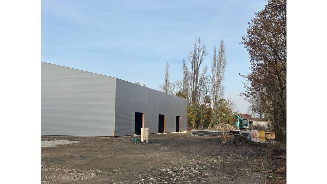 A vendre bâtiment indépendant 924m² à Savigneux