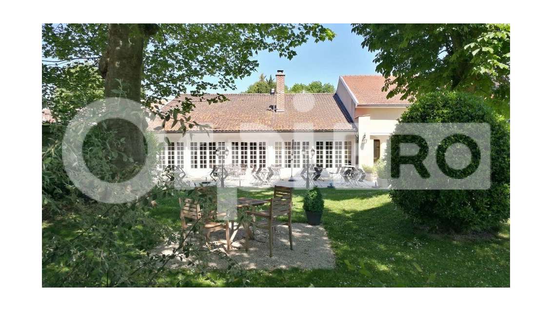 Bien atypique Ancien restaurant gastronomique