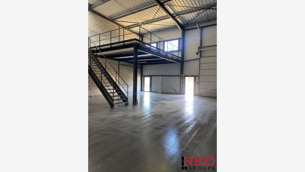 Vente entrepôt neuf 368m² ZA Signes