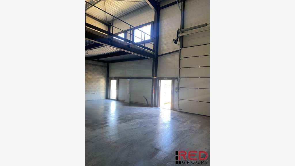Vente entrepôt neuf 368m² ZA Signes