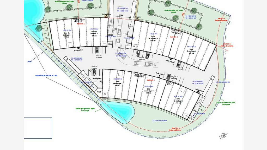 Locaux d'activités de 3.740m² divisibles à Signes