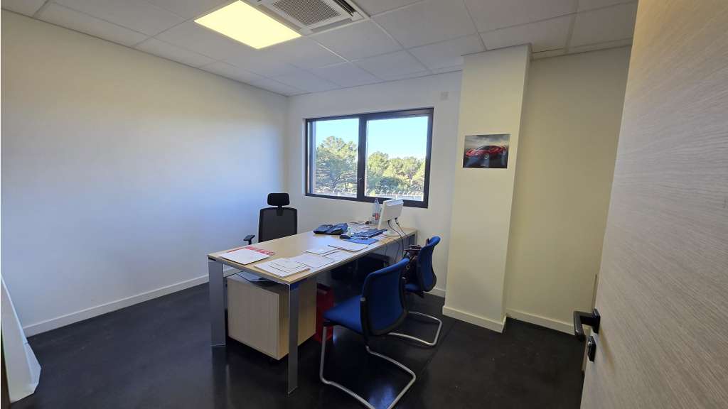 Vente local d'activité 1395m² avec terrasse Signes