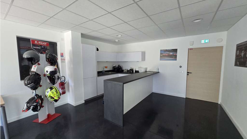 Vente local d'activité 1395m² avec terrasse Signes