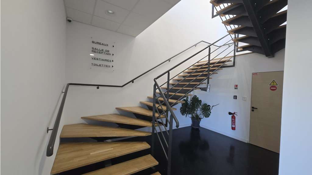 Vente local d'activité 1395m² avec terrasse Signes