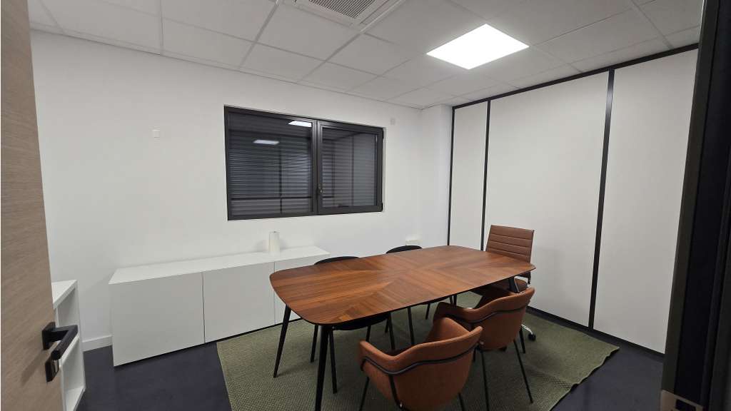 Vente local d'activité 1395m² avec terrasse Signes