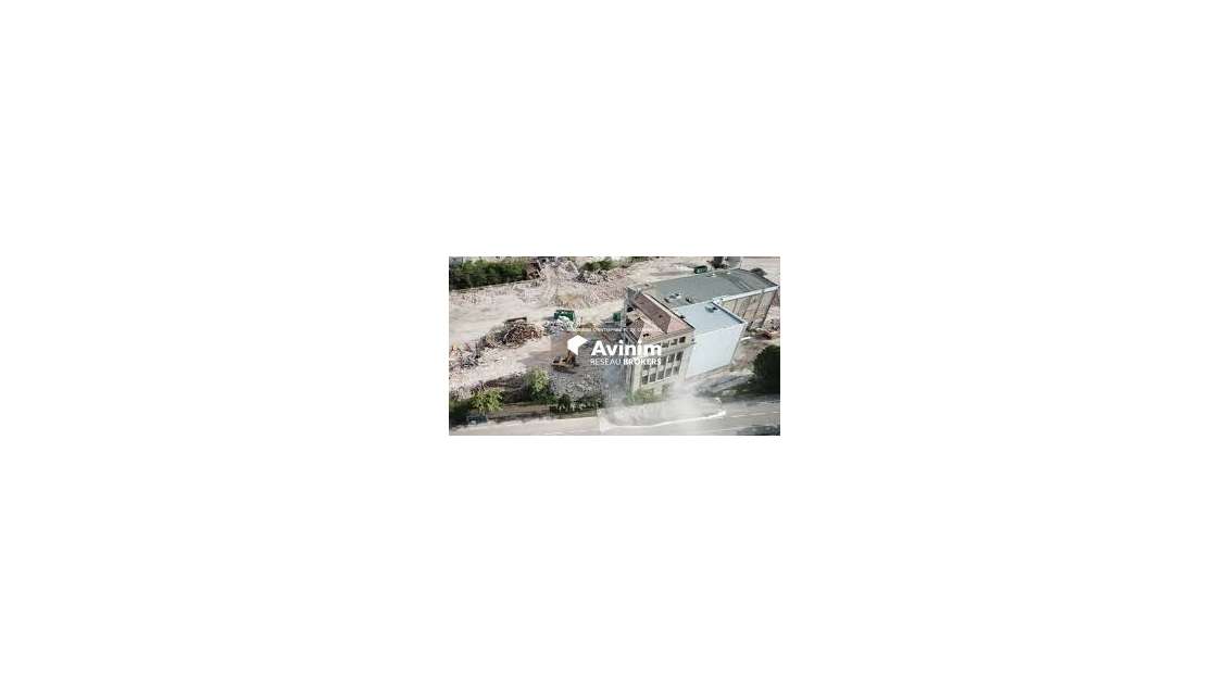 Locaux industriel sur 14 288 m² de terrain a 