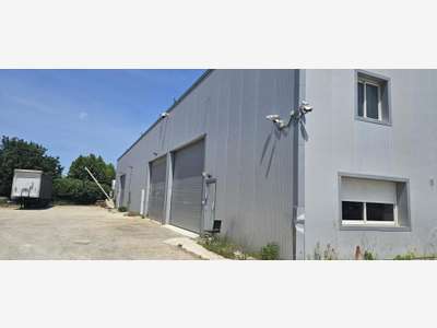 À vendre – Entrepôt de 900 m² dans la zone d'ac