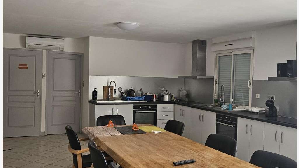 À vendre – Entrepôt de 900 m² dans la zone d'ac
