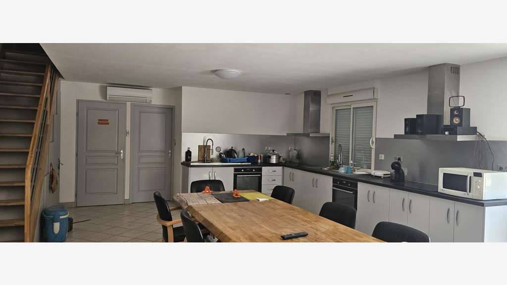 À vendre – Entrepôt de 900 m² dans la zone d'ac