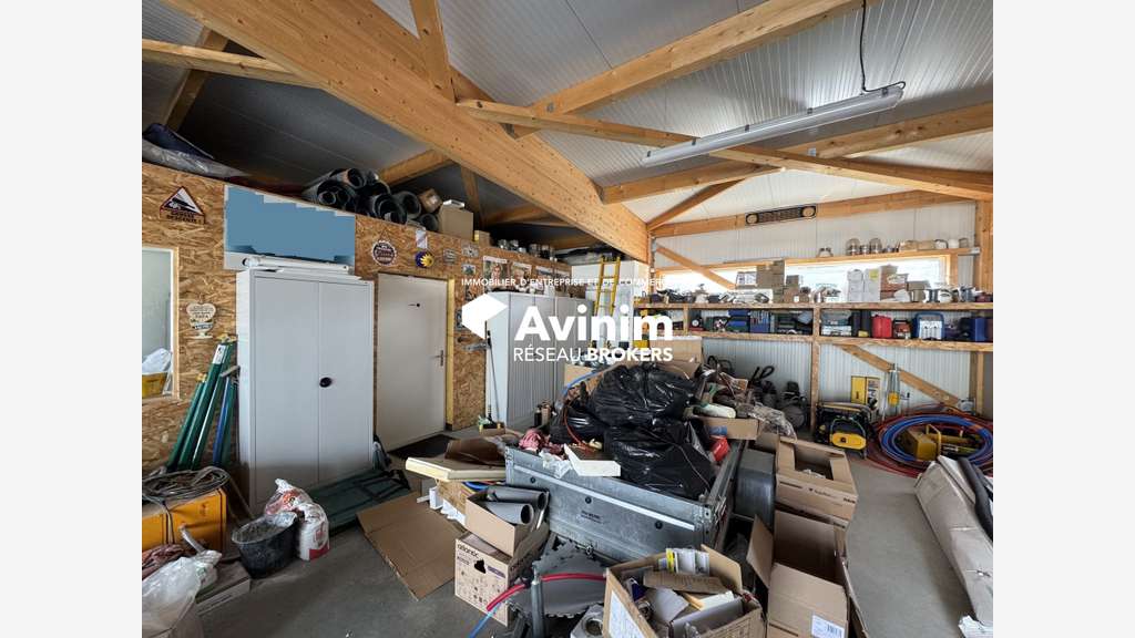 AV local industriel quasi neuf de 297m² à Souzy