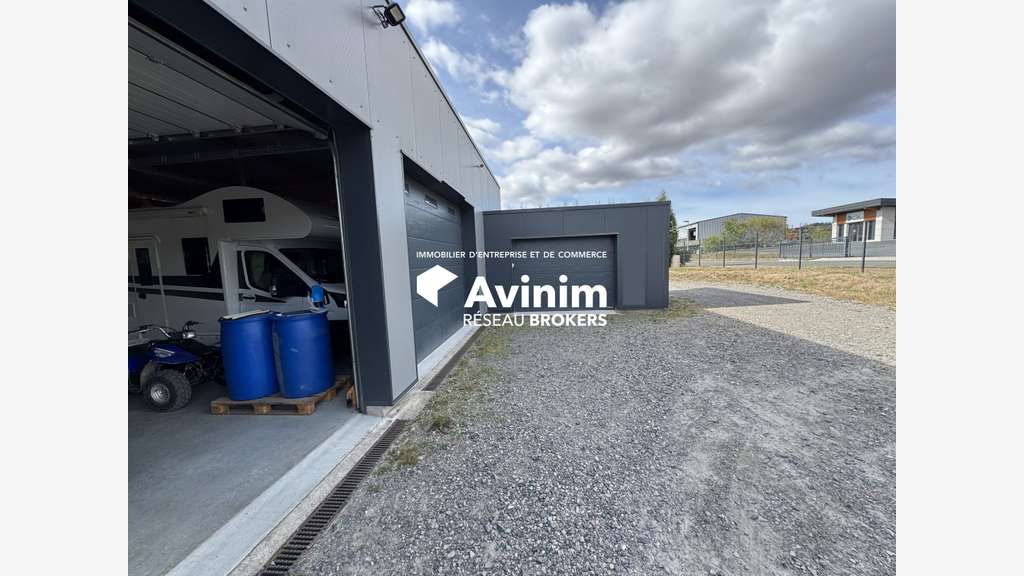 AV local industriel quasi neuf de 297m² à Souzy