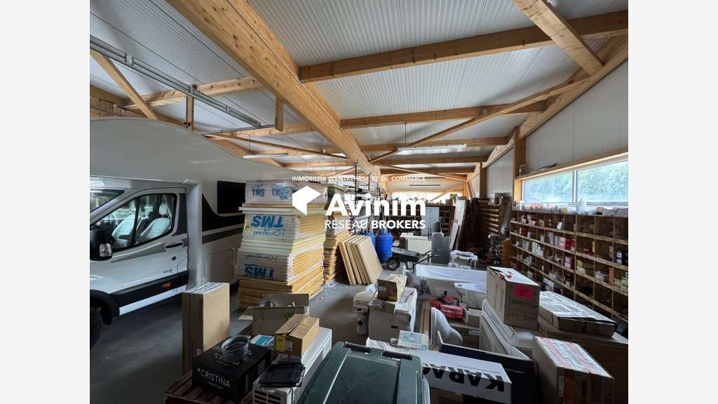 AV local industriel quasi neuf de 297m² à Souzy