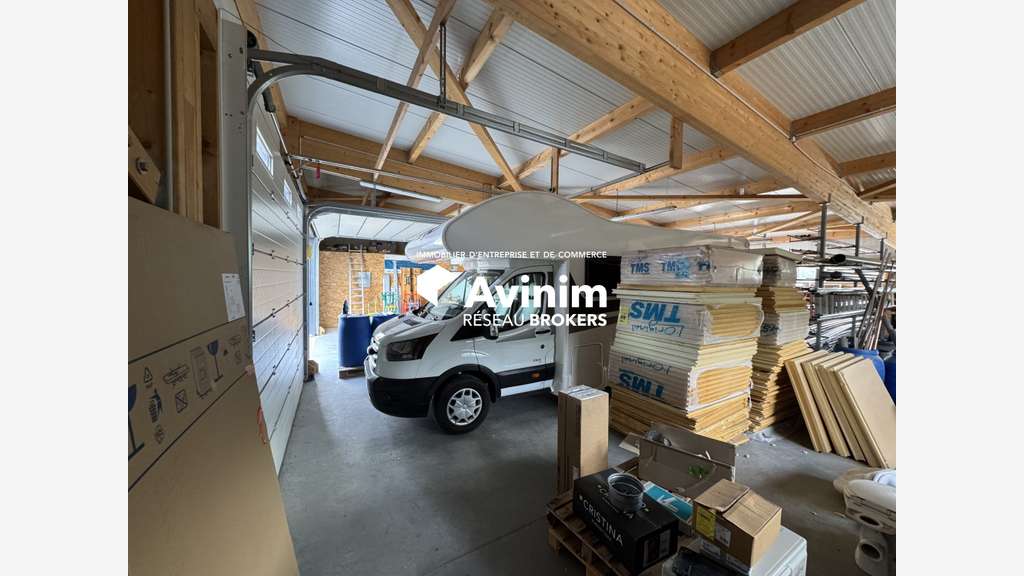 AV local industriel quasi neuf de 297m² à Souzy