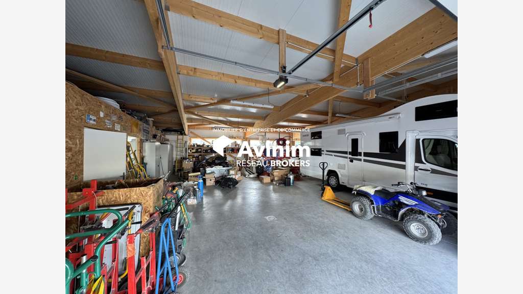 AV local industriel quasi neuf de 297m² à Souzy