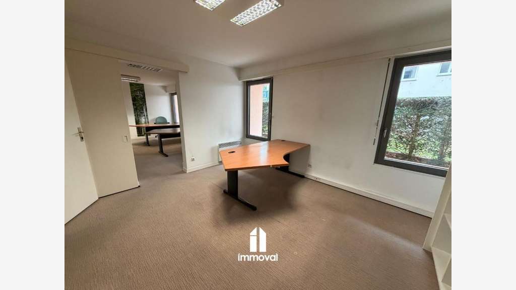 A louer local professionnel 220m² RDC à Strasbourg