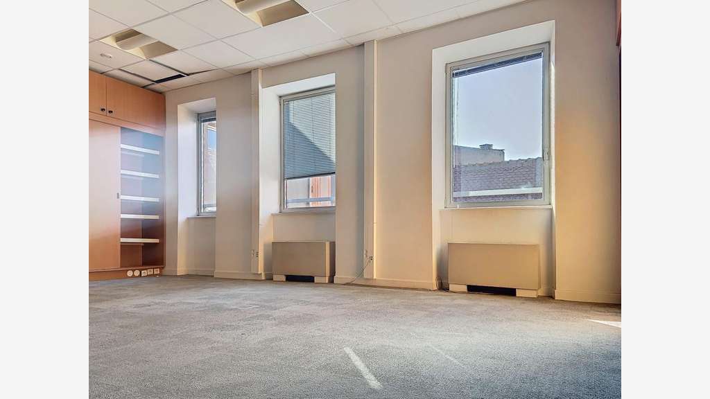 Vente locaux 348m² à Strasbourg Place du Corbeau