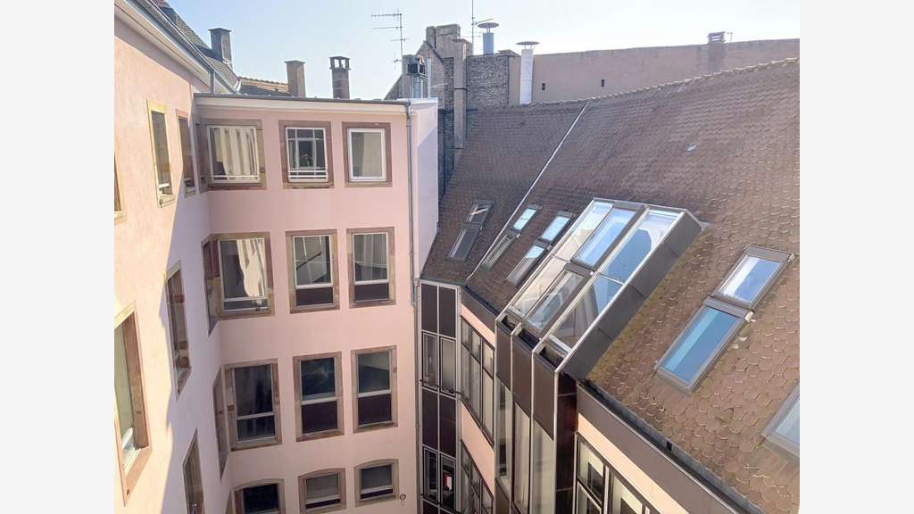 Vente locaux 348m² à Strasbourg Place du Corbeau